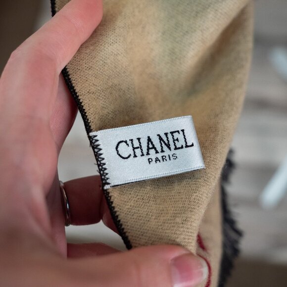 Chanel cashmere/ wool Red and cream scarf - Picture 3 of 5